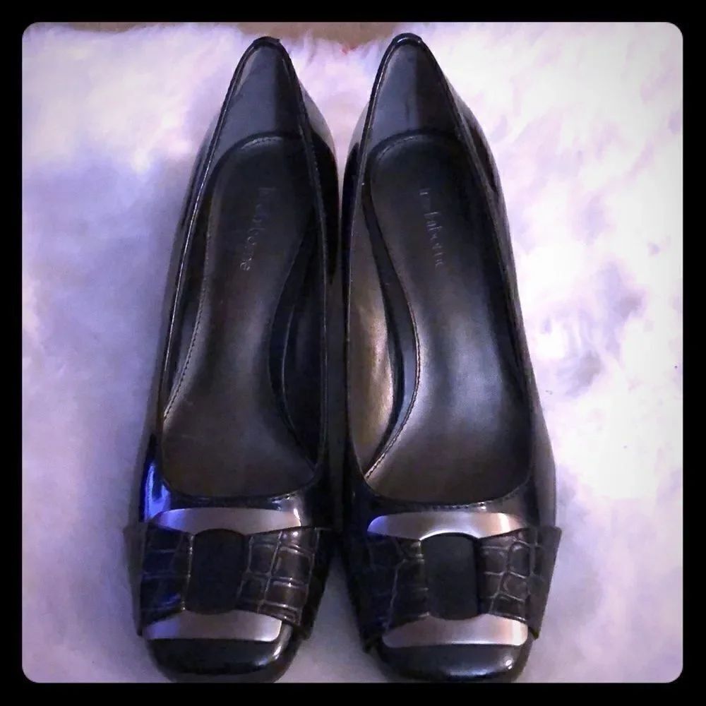 Liz Claiborne vintage black pumps with unique silver top buckle
